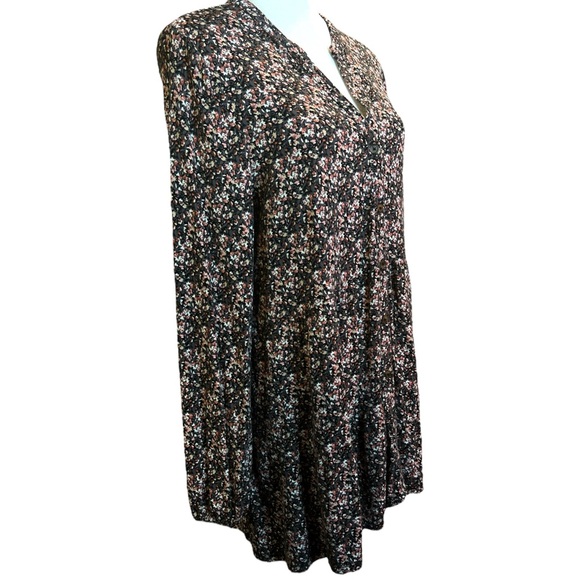 Wonderly EUC black pink gray and white patterned top. Size large - Picture 2 of 6